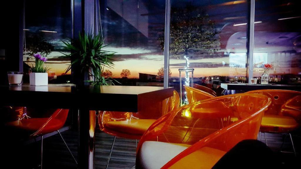 Aerocafe 호텔 파르티잔스케 외부 사진