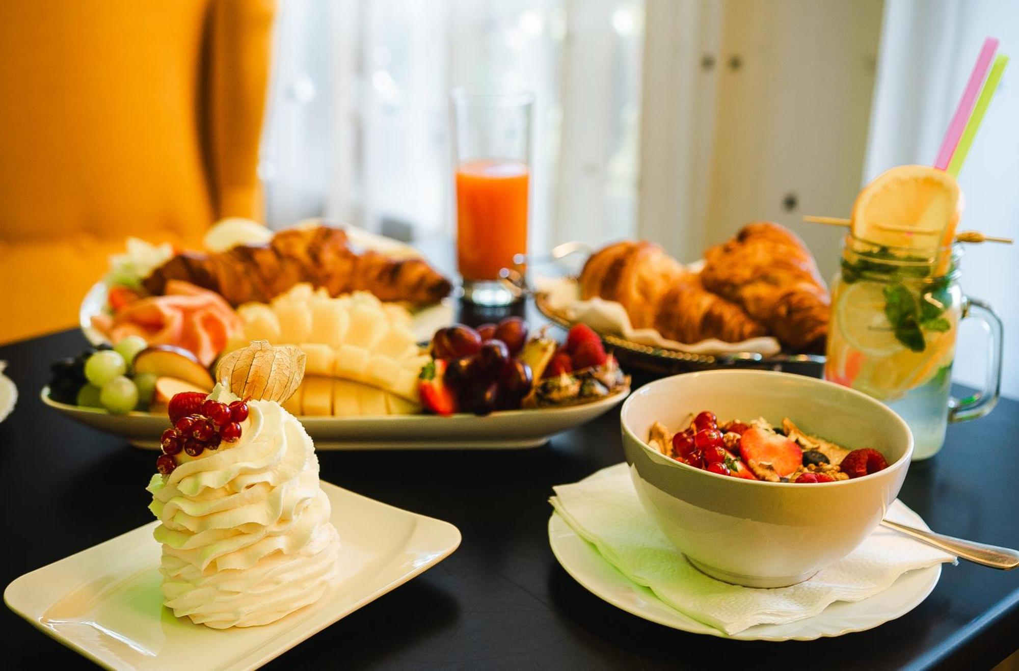 Aerocafe 호텔 파르티잔스케 외부 사진