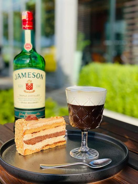 Aerocafe 호텔 파르티잔스케 외부 사진