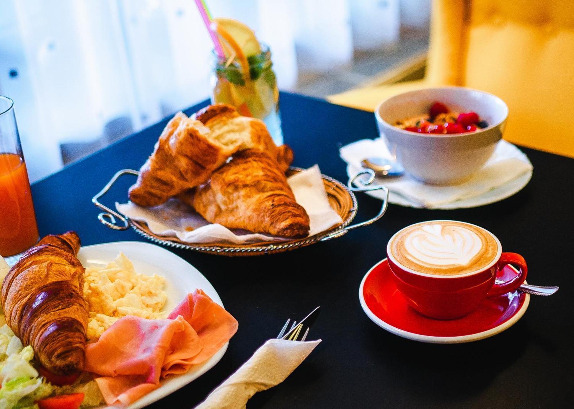 Aerocafe 호텔 파르티잔스케 외부 사진