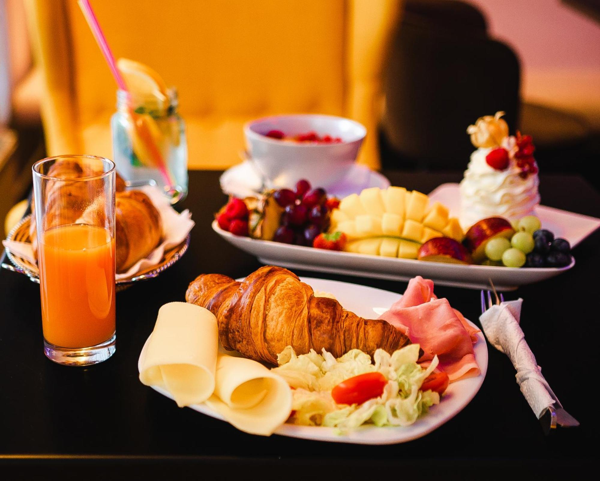 Aerocafe 호텔 파르티잔스케 외부 사진